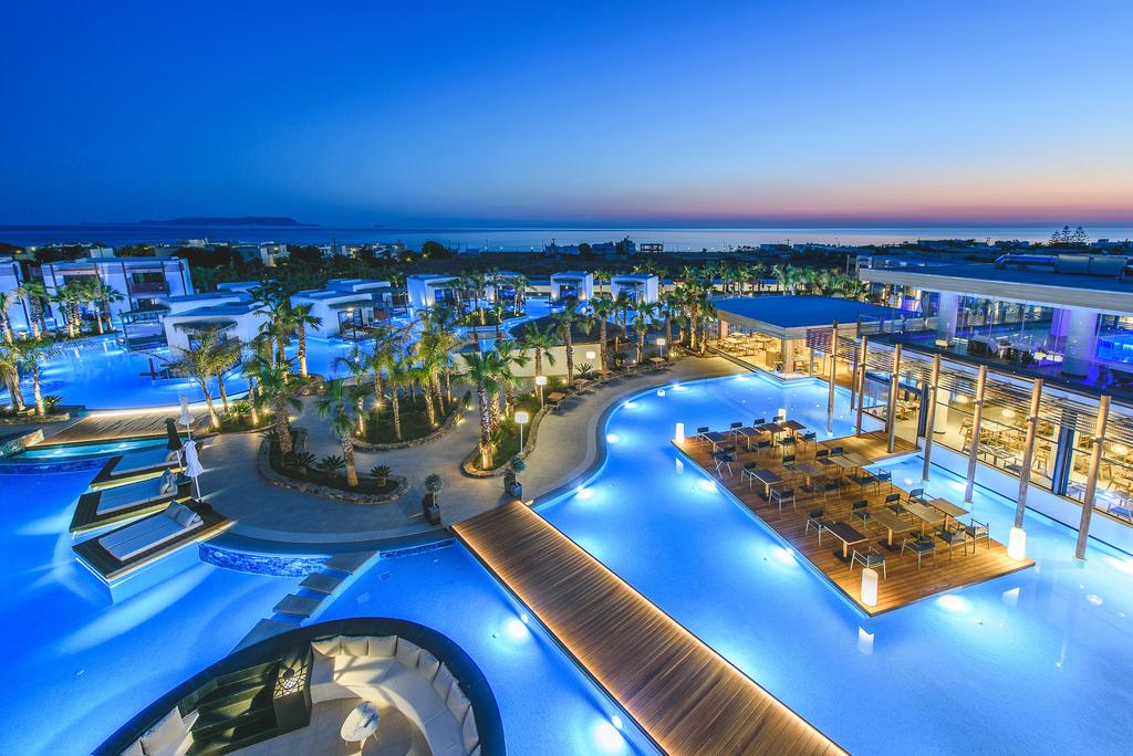 Вид на бассейн в Stella Island Luxury Resort & Spa (Adults Only) или окрестностях
