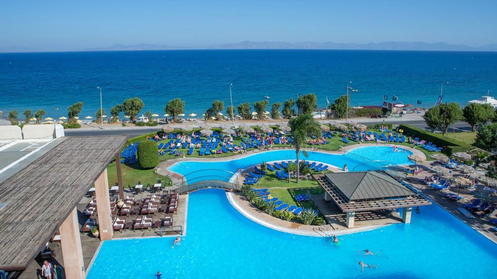 Вид на бассейн в Oceanis Hotel или окрестностях