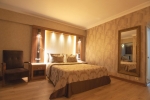 Кровать или кровати в номере Didim Beach Resort Aqua and Elegance Thalasso