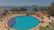 Вид на бассейн в Yelken Mandalinci Spa&Wellness Hotel или окрестностях