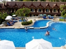 Вид на бассейн в Diamond Cottage Resort & Spa или окрестностях