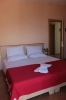 Кровать или кровати в номере Hotel “Vila Bregdeti”