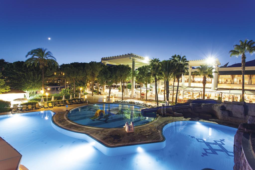 Отель Вид на бассейн в Alva Donna World Palace Hotel или окрестностях
