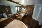 Ванная комната в Adams Beach Hotel