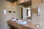 Ванная комната в Sandy Beach Resort