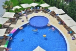 Вид на бассейн в Sandy Beach Resort или окрестностях