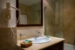 Ванная комната в The Orangers Beach Resort and Bungalows