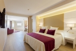 Кровать или кровати в номере Hotel Beverly Park & Spa
