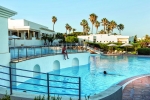 Бассейн в SunConnect Delfino Beach Resort & Spa или поблизости