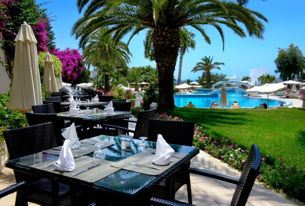 Отель Ресторан / где поесть в Hôtel Sol Azur Beach & Congress