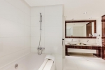 Ванная комната в Hilton Dubai The Walk