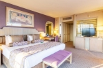 Кровать или кровати в номере Rixos Downtown Antalya