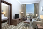 Гостиная зона в Hilton Garden Inn Dubai Al Muraqabat - Deira