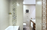 Ванная комната в Hilton Garden Inn Dubai Al Muraqabat - Deira