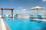 Бассейн в Hilton Garden Inn Dubai Al Muraqabat - Deira или поблизости