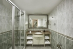 Ванная комната в Delphin Deluxe Resort 