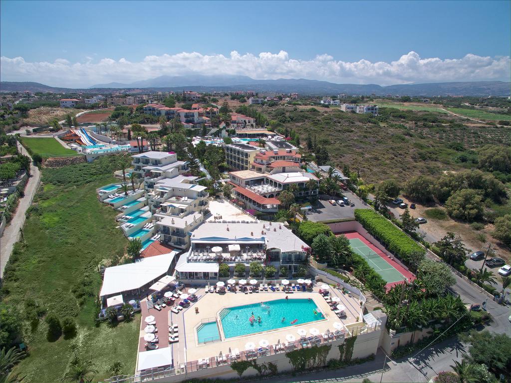 Отель Bomo Rethymno Mare Royal & Water Park с высоты птичьего полета 