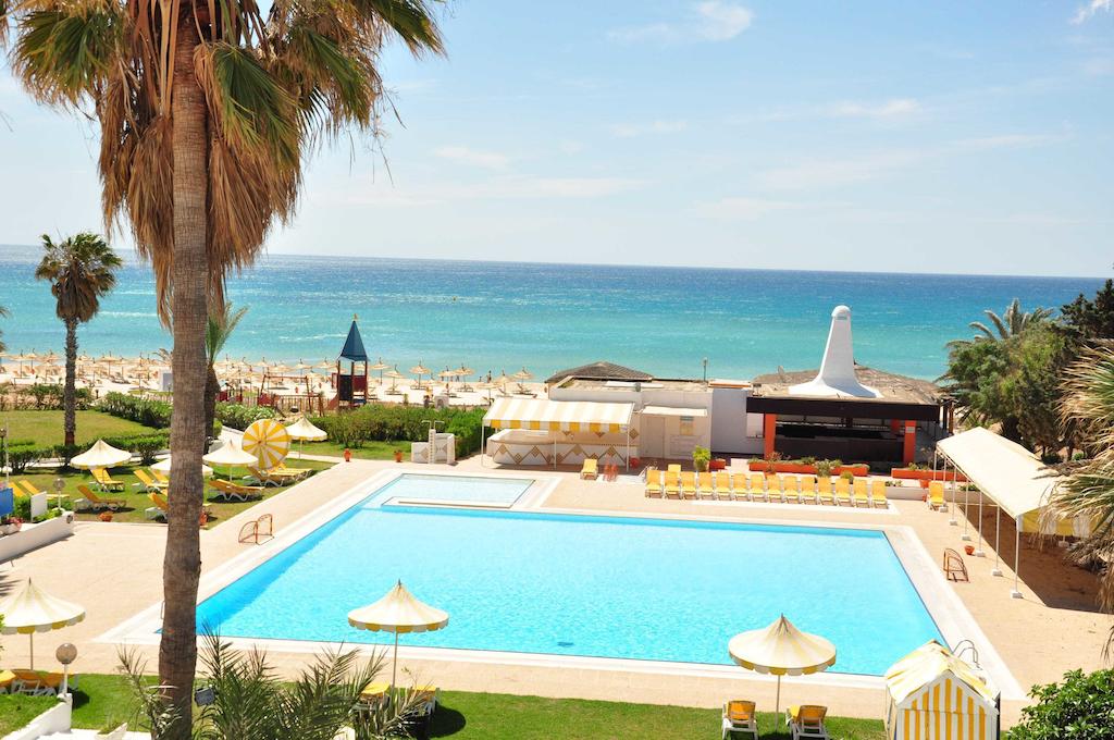 Вид на бассейн в Hotel El Fell или окрестностях 