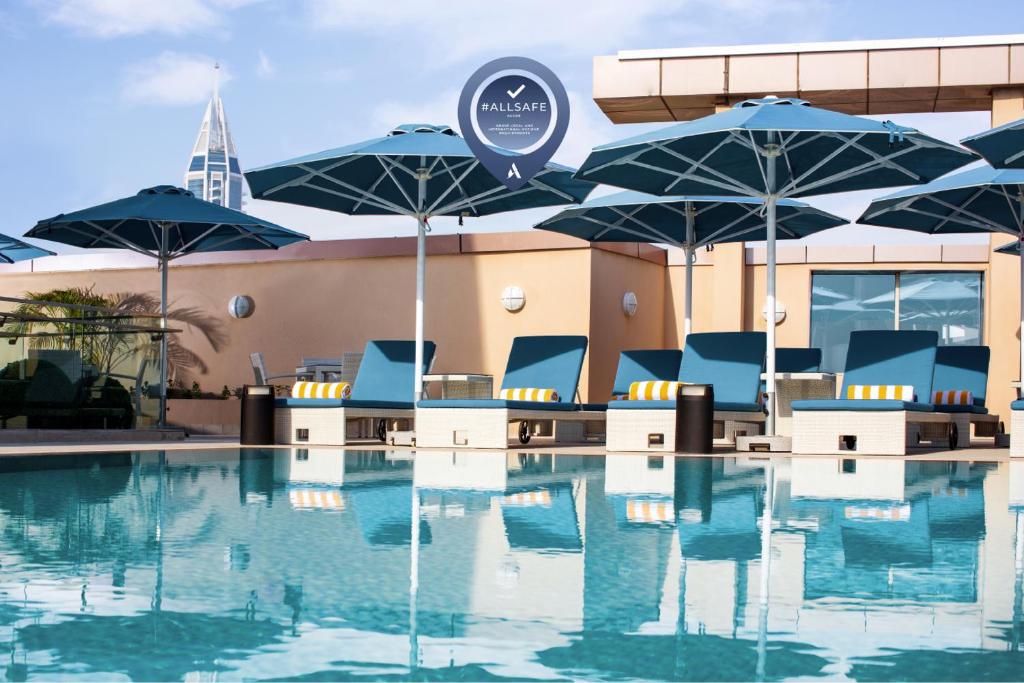 Отель Pullman Dubai Jumeirah Lakes Towers