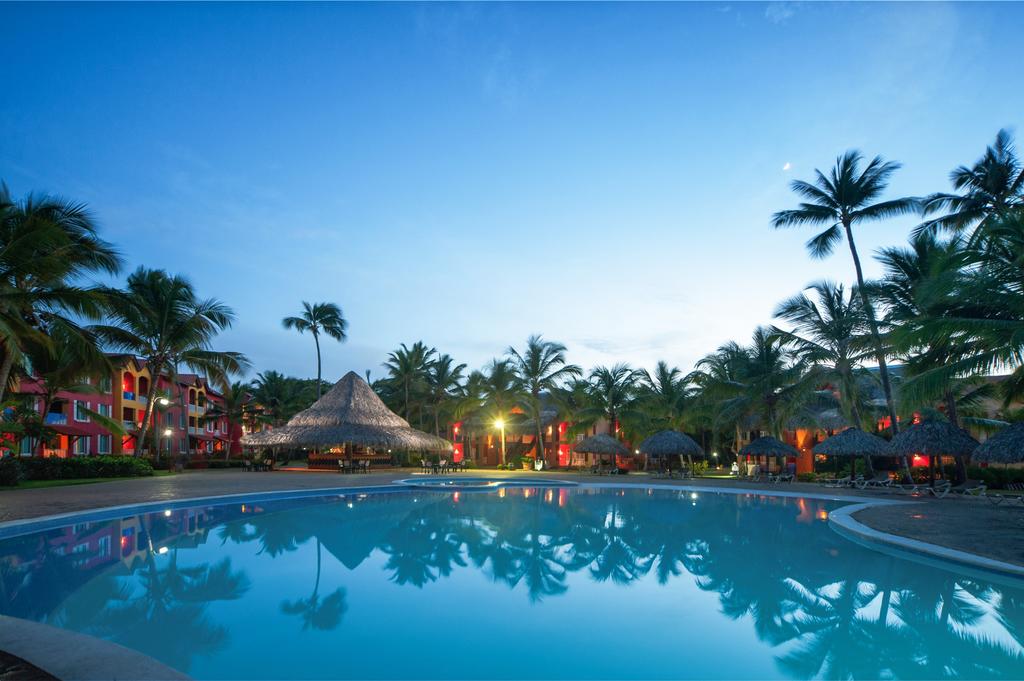 Отель Бассейн в Tropical Princess Beach Resort & Spa или поблизости