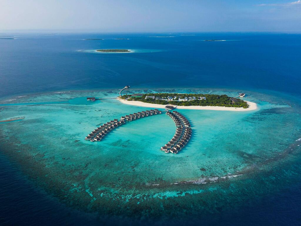 Отель M?venpick Resort Kuredhivaru Maldives