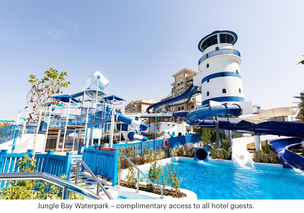Отель Le Meridien Mina Seyahi Beach Resort & Waterpark