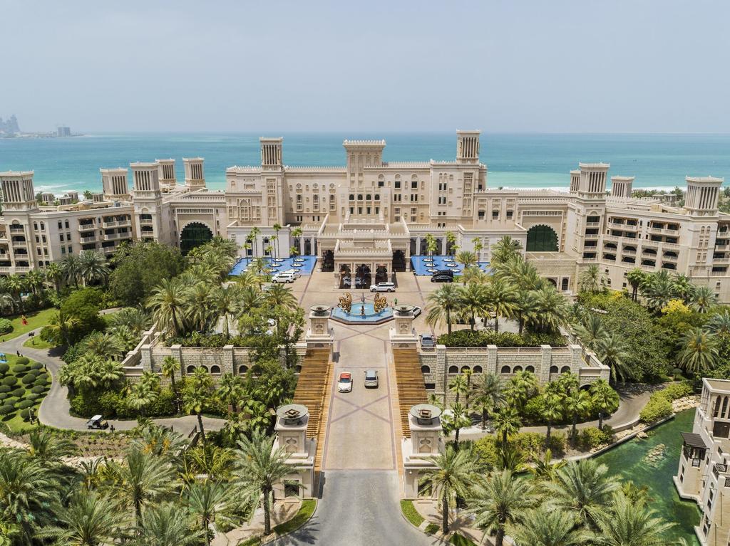 Отель Jumeirah Al Qasr с высоты птичьего полета