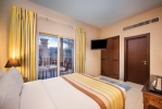 Кровать или кровати в номере Al Hamra Village