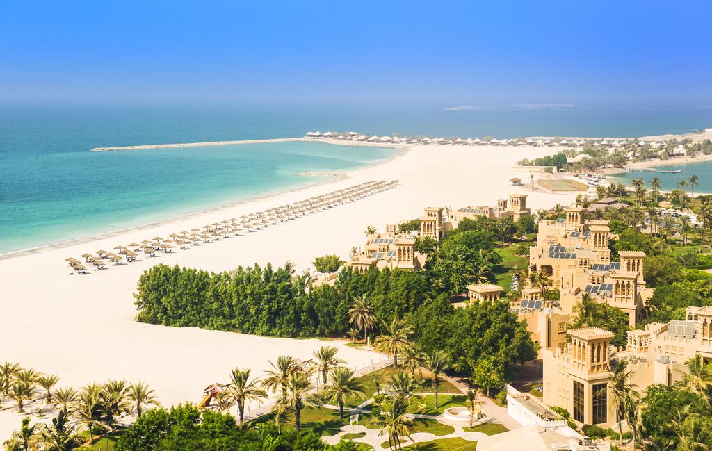 Отель Hilton Al Hamra Beach & Golf Resort с высоты птичьего полета