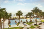 Вид на бассейн в Ajman Saray, a Luxury Collection Resort или окрестностях