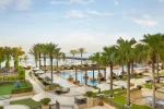 Вид на бассейн в Ajman Saray, a Luxury Collection Resort или окрестностях