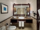 Ванная комната в Ajman Hotel
