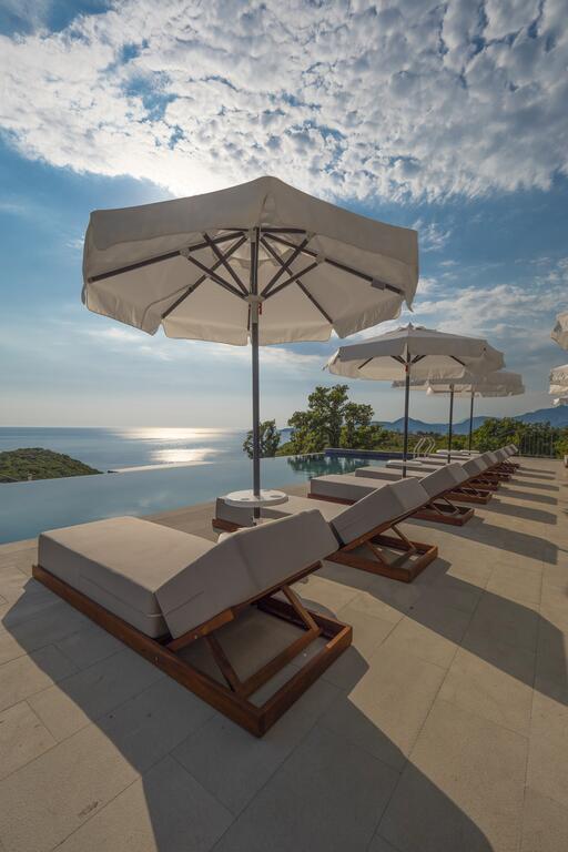 Отель Vivid Blue Serenity Resort