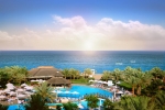 Вид на бассейн в Fujairah Rotana Resort & Spa - Al Aqah Beach или окрестностях
