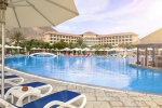 Бассейн в Fujairah Rotana Resort & Spa - Al Aqah Beach или поблизости