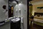 Ванная комната в Marina View Deluxe Hotel Apartment