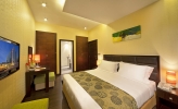 Кровать или кровати в номере Marina View Deluxe Hotel Apartment