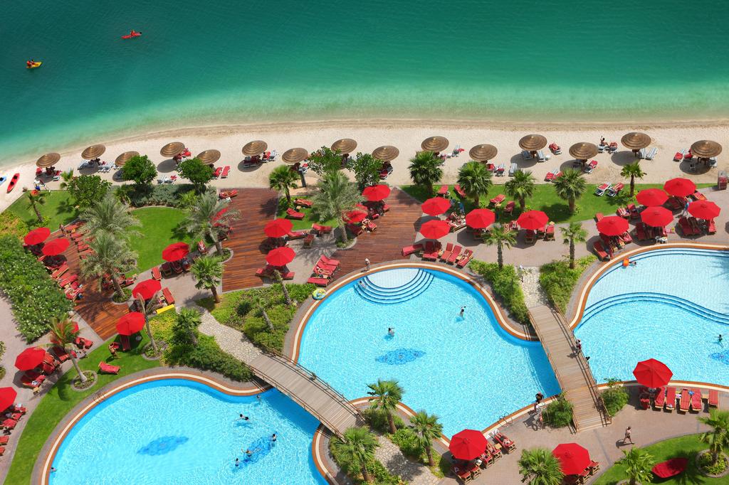 Вид на бассейн в Khalidiya Palace Rayhaan by Rotana, Abu Dhabi или окрестностях