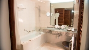 Ванная комната в Lanka Princess All Inclusive Hotel