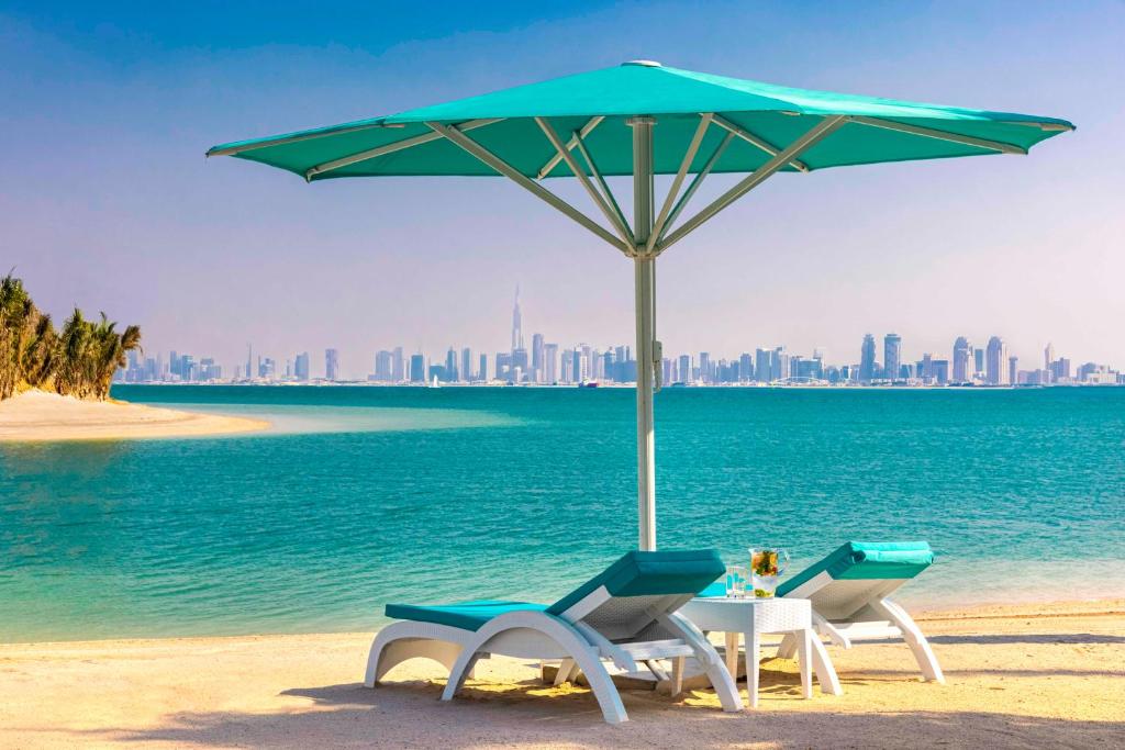 Отель Anantara World Islands Dubai Resort
