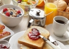 Завтрак для гостей Palmarinha Resort & Suites