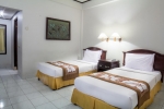 Кровать или кровати в номере Bali Summer Hotel