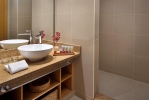 Ванная комната в Mövenpick Resort & Spa Tala Bay Aqaba