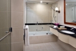 Ванная комната в Mövenpick Resort & Residences Aqaba