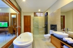 Ванная комната в Mutiara Bali Boutique Resort & Villa