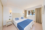 Кровать или кровати в номере Blau Punta Reina Resort