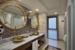 Ванная комната в Nirvana Mediterranean Excellence