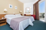 Кровать или кровати в номере Globales Playa Santa Ponsa