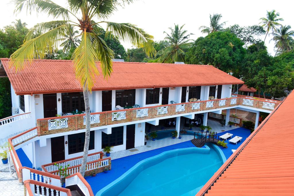 Отель Вид на бассейн в Hotel Thai Lanka или окрестностях