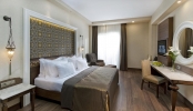 Кровать или кровати в номере Gural Premier Tekirova